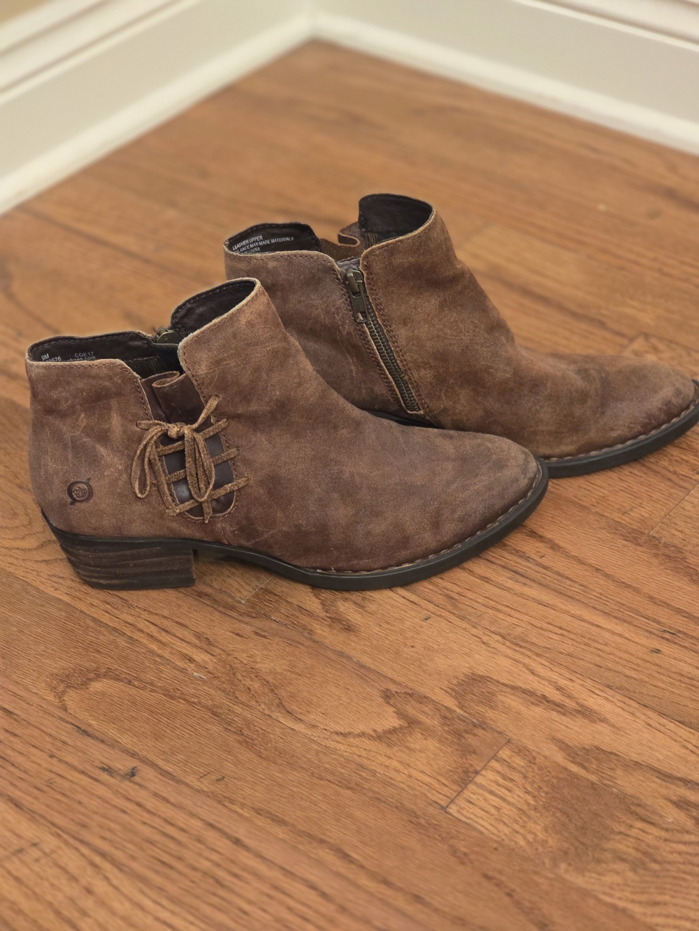 Born Brown Leather Side-Zip Comfort Ankle Booties Size 9